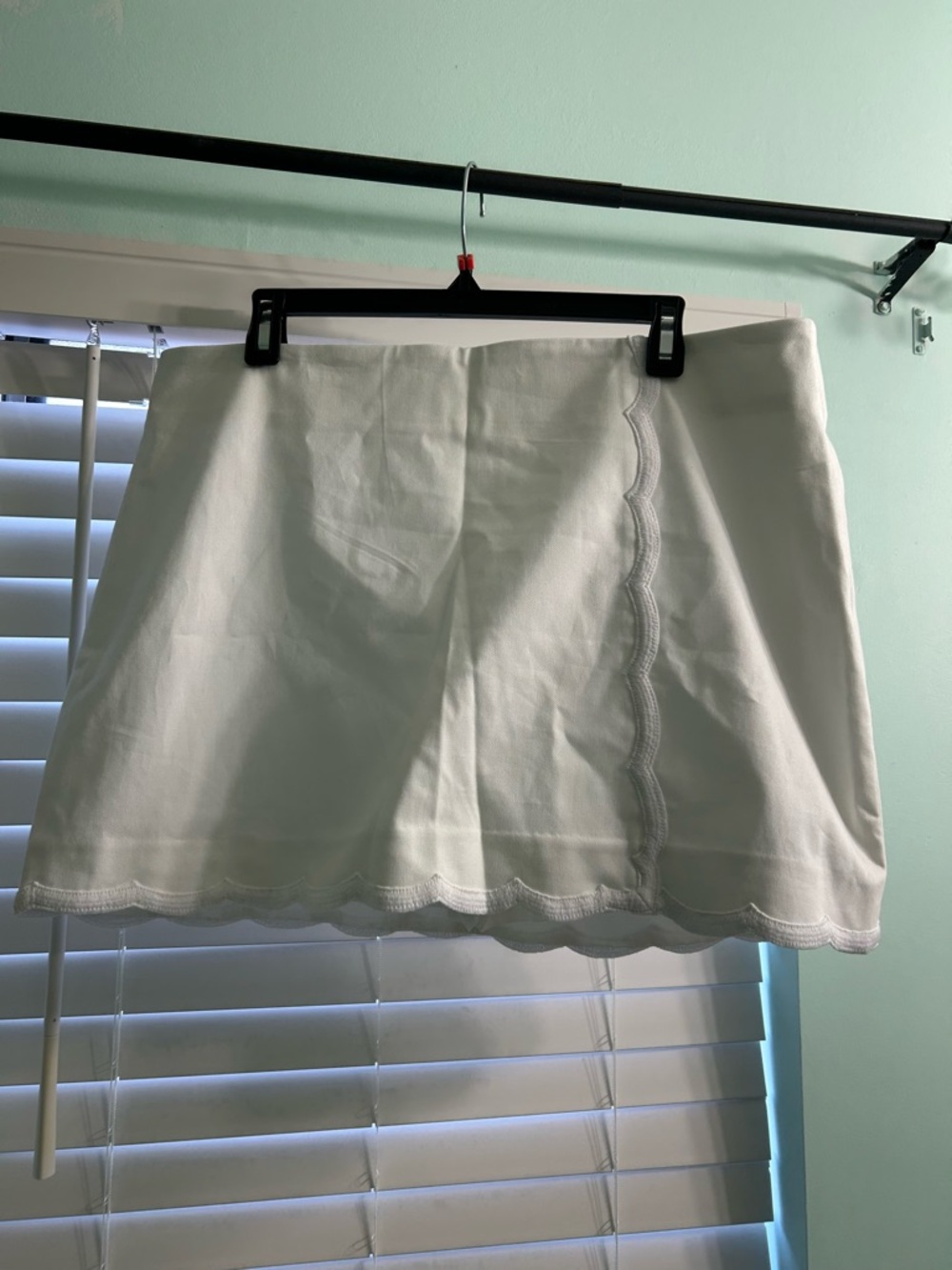 Lilly Pulitzer cotton scallop skort. Very light weight white cotton fabric. 14